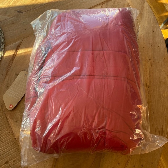 NWT GAP Red Puffer Jacket High
Collar Quilted 1 small petite - Picture 5 of 13